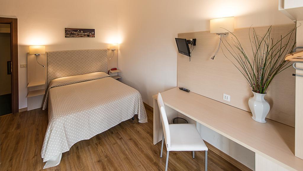 Hotel Ariston Piombino Zimmer foto